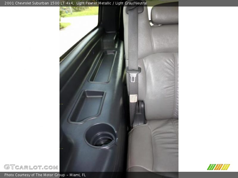 Light Pewter Metallic / Light Gray/Neutral 2001 Chevrolet Suburban 1500 LT 4x4
