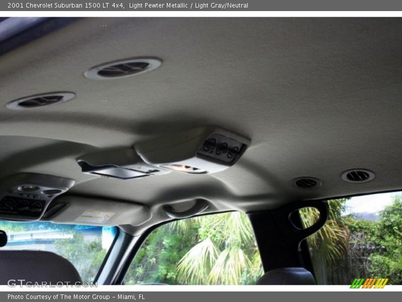 Light Pewter Metallic / Light Gray/Neutral 2001 Chevrolet Suburban 1500 LT 4x4