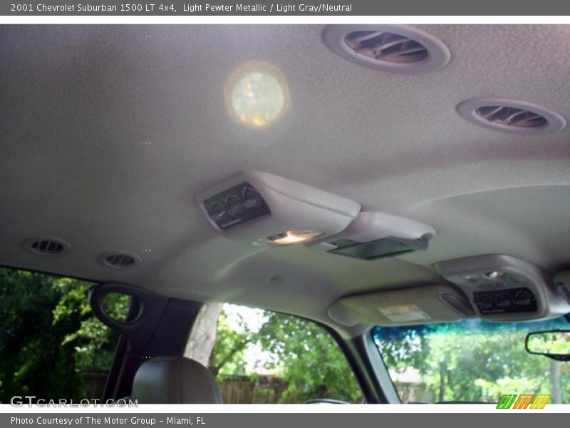 Light Pewter Metallic / Light Gray/Neutral 2001 Chevrolet Suburban 1500 LT 4x4