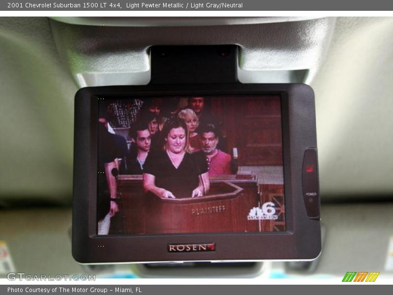 Light Pewter Metallic / Light Gray/Neutral 2001 Chevrolet Suburban 1500 LT 4x4