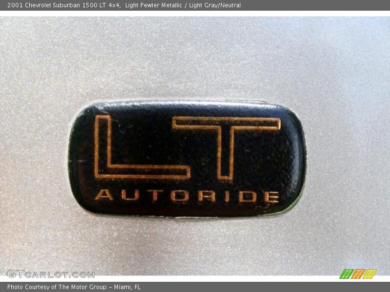Light Pewter Metallic / Light Gray/Neutral 2001 Chevrolet Suburban 1500 LT 4x4