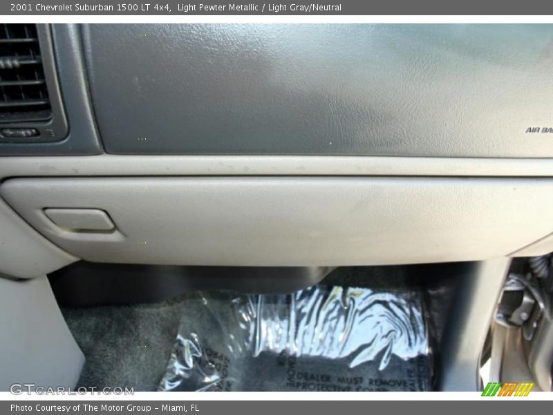 Light Pewter Metallic / Light Gray/Neutral 2001 Chevrolet Suburban 1500 LT 4x4