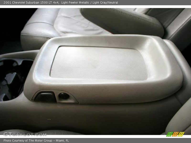 Light Pewter Metallic / Light Gray/Neutral 2001 Chevrolet Suburban 1500 LT 4x4