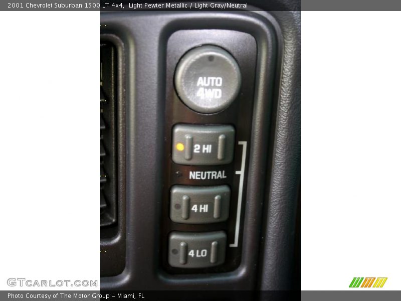 Light Pewter Metallic / Light Gray/Neutral 2001 Chevrolet Suburban 1500 LT 4x4