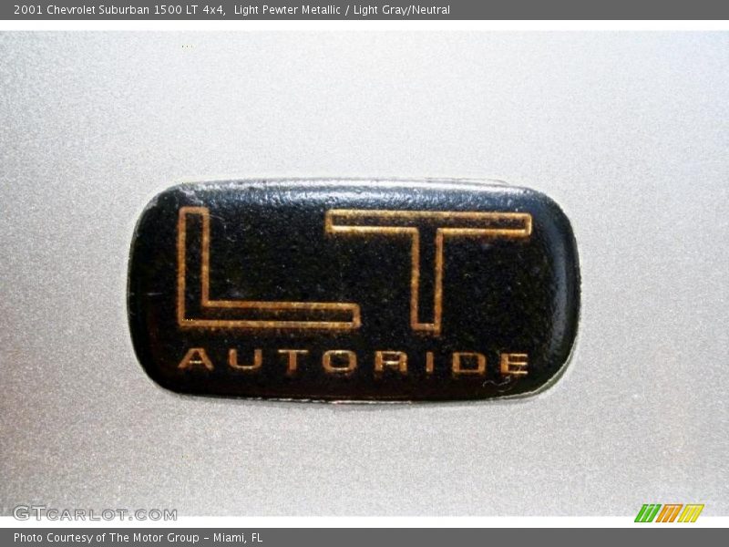 Light Pewter Metallic / Light Gray/Neutral 2001 Chevrolet Suburban 1500 LT 4x4