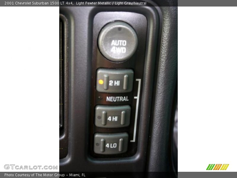 Light Pewter Metallic / Light Gray/Neutral 2001 Chevrolet Suburban 1500 LT 4x4