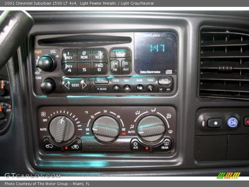 Light Pewter Metallic / Light Gray/Neutral 2001 Chevrolet Suburban 1500 LT 4x4