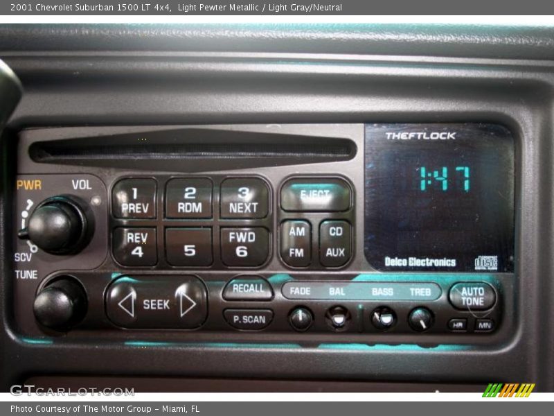 Light Pewter Metallic / Light Gray/Neutral 2001 Chevrolet Suburban 1500 LT 4x4