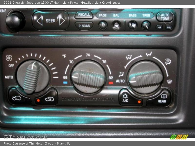 Light Pewter Metallic / Light Gray/Neutral 2001 Chevrolet Suburban 1500 LT 4x4