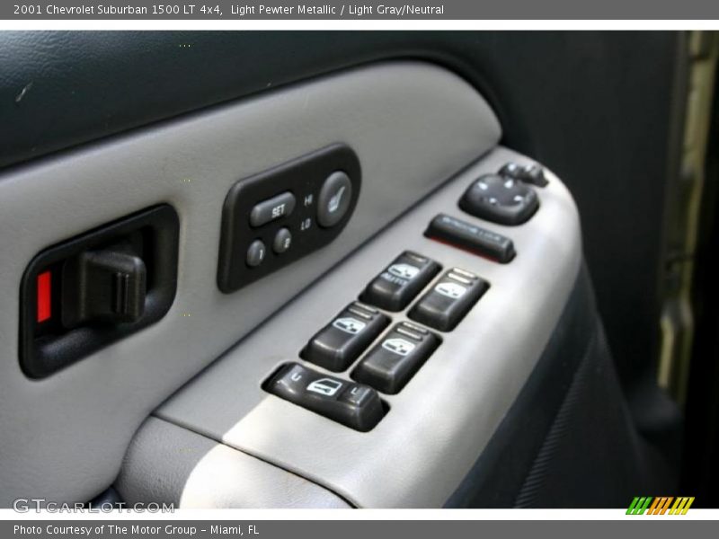 Light Pewter Metallic / Light Gray/Neutral 2001 Chevrolet Suburban 1500 LT 4x4