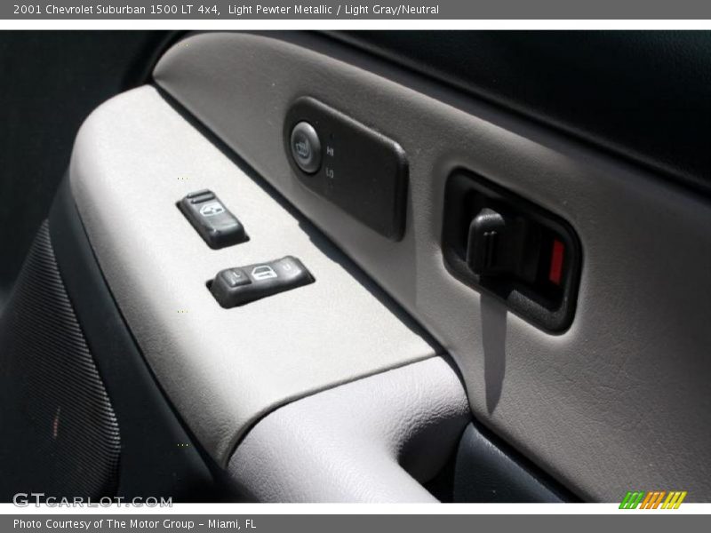 Light Pewter Metallic / Light Gray/Neutral 2001 Chevrolet Suburban 1500 LT 4x4