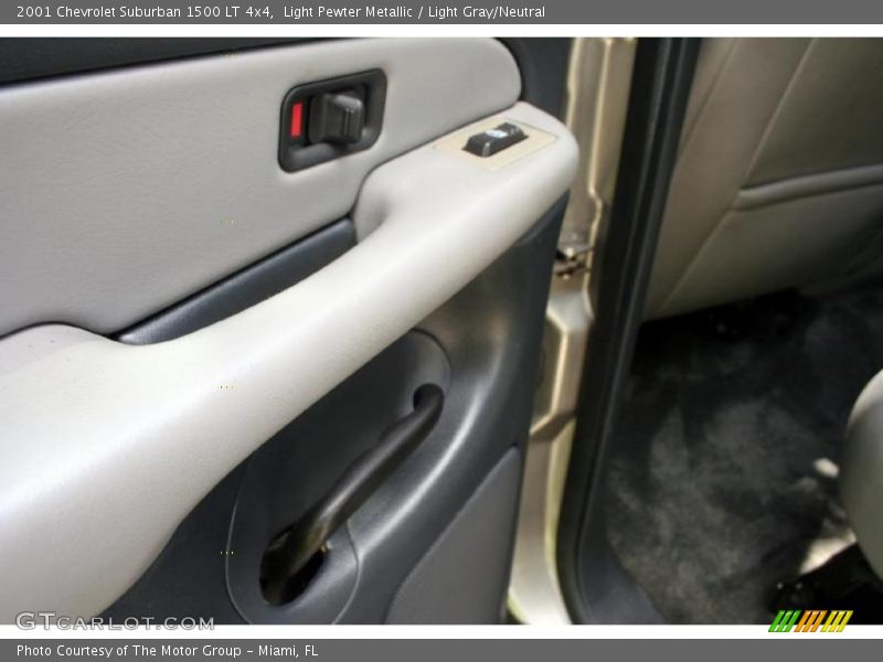 Light Pewter Metallic / Light Gray/Neutral 2001 Chevrolet Suburban 1500 LT 4x4