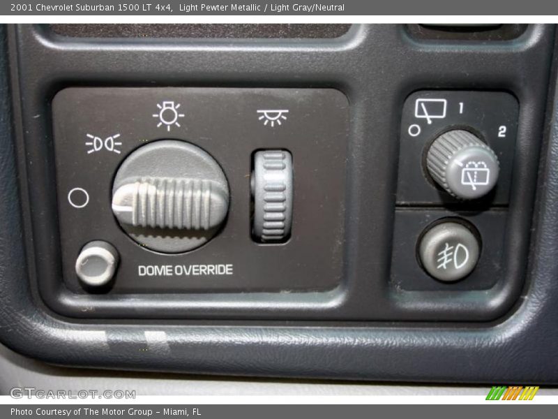 Light Pewter Metallic / Light Gray/Neutral 2001 Chevrolet Suburban 1500 LT 4x4