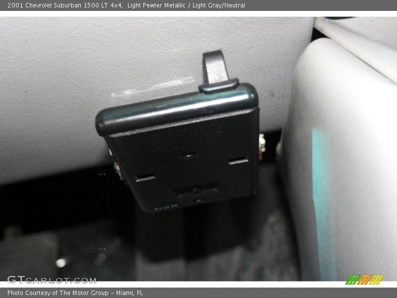 Light Pewter Metallic / Light Gray/Neutral 2001 Chevrolet Suburban 1500 LT 4x4