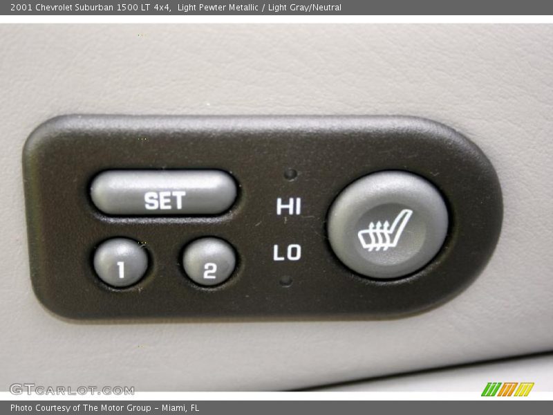 Light Pewter Metallic / Light Gray/Neutral 2001 Chevrolet Suburban 1500 LT 4x4