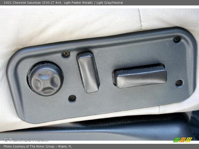 Light Pewter Metallic / Light Gray/Neutral 2001 Chevrolet Suburban 1500 LT 4x4