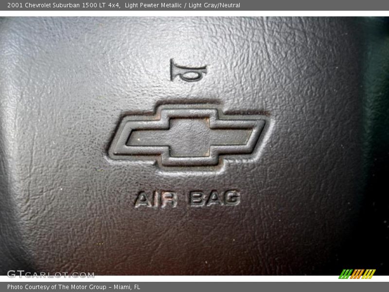 Light Pewter Metallic / Light Gray/Neutral 2001 Chevrolet Suburban 1500 LT 4x4