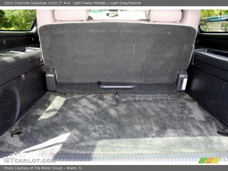 Light Pewter Metallic / Light Gray/Neutral 2001 Chevrolet Suburban 1500 LT 4x4