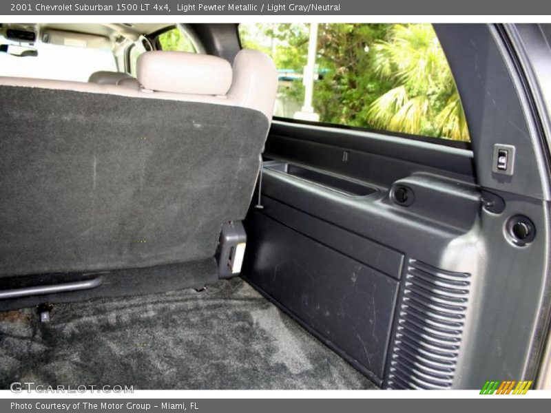 Light Pewter Metallic / Light Gray/Neutral 2001 Chevrolet Suburban 1500 LT 4x4