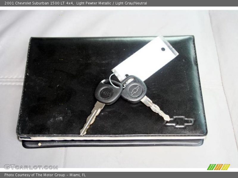 Light Pewter Metallic / Light Gray/Neutral 2001 Chevrolet Suburban 1500 LT 4x4