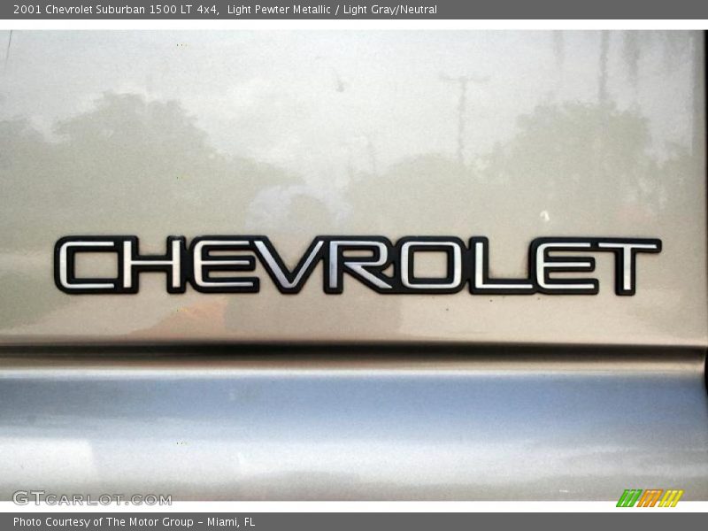 Light Pewter Metallic / Light Gray/Neutral 2001 Chevrolet Suburban 1500 LT 4x4