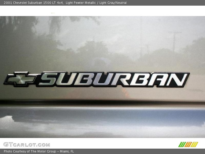 Light Pewter Metallic / Light Gray/Neutral 2001 Chevrolet Suburban 1500 LT 4x4