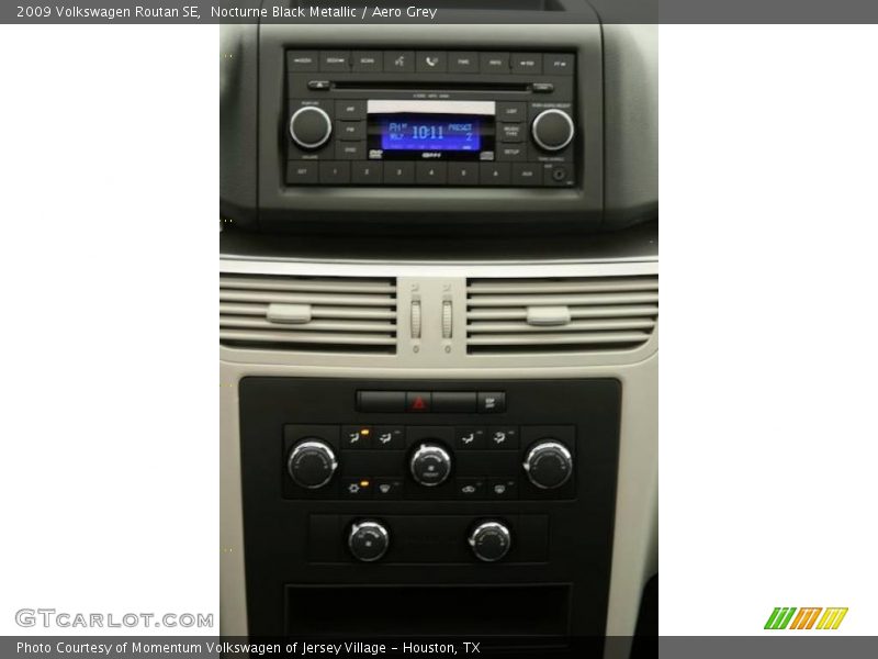 Nocturne Black Metallic / Aero Grey 2009 Volkswagen Routan SE