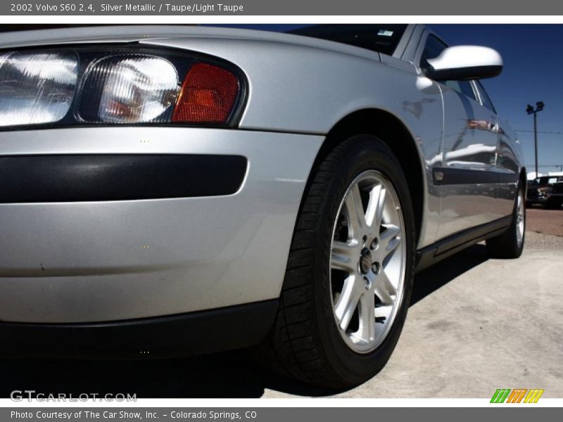 Silver Metallic / Taupe/Light Taupe 2002 Volvo S60 2.4
