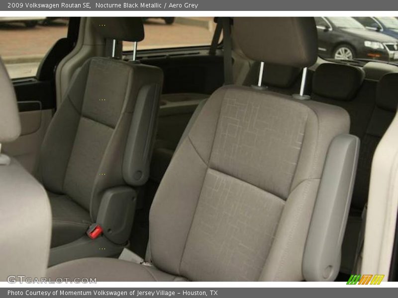 Nocturne Black Metallic / Aero Grey 2009 Volkswagen Routan SE