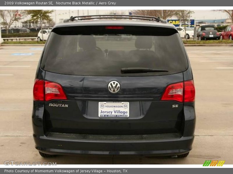 Nocturne Black Metallic / Aero Grey 2009 Volkswagen Routan SE