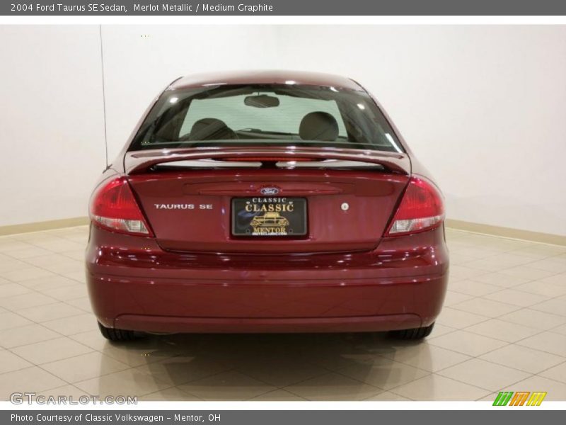 Merlot Metallic / Medium Graphite 2004 Ford Taurus SE Sedan