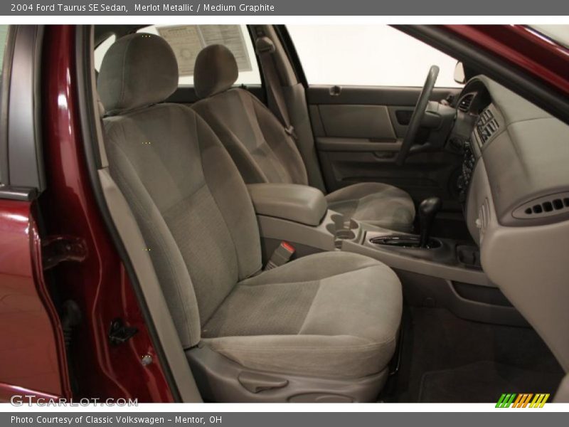 Merlot Metallic / Medium Graphite 2004 Ford Taurus SE Sedan