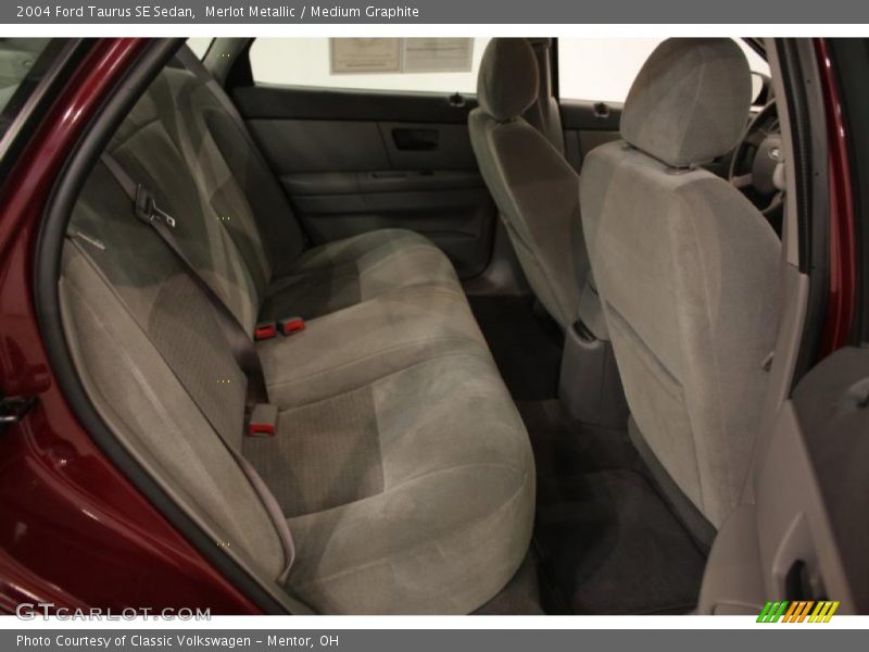 Merlot Metallic / Medium Graphite 2004 Ford Taurus SE Sedan