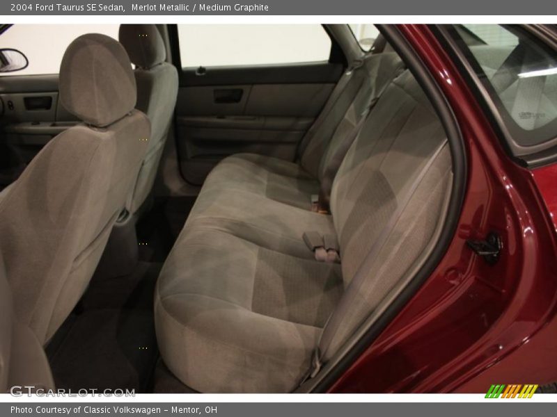 Merlot Metallic / Medium Graphite 2004 Ford Taurus SE Sedan