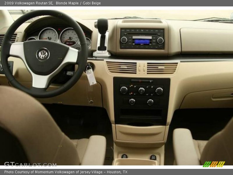 Blonde Maple / Gobi Beige 2009 Volkswagen Routan SE