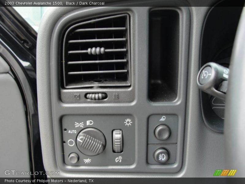Black / Dark Charcoal 2003 Chevrolet Avalanche 1500