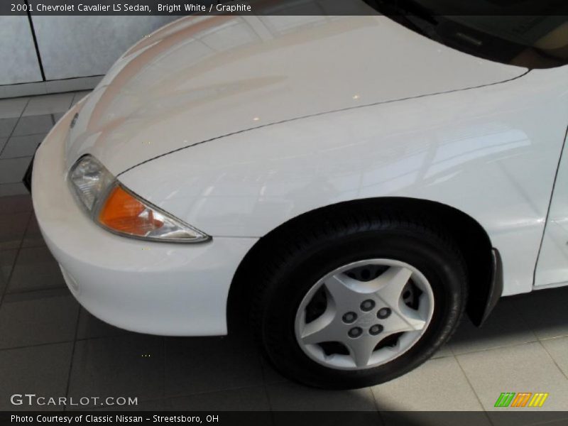 Bright White / Graphite 2001 Chevrolet Cavalier LS Sedan