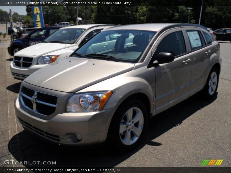 Light Sandstone Metallic / Dark Slate Gray 2010 Dodge Caliber Mainstreet