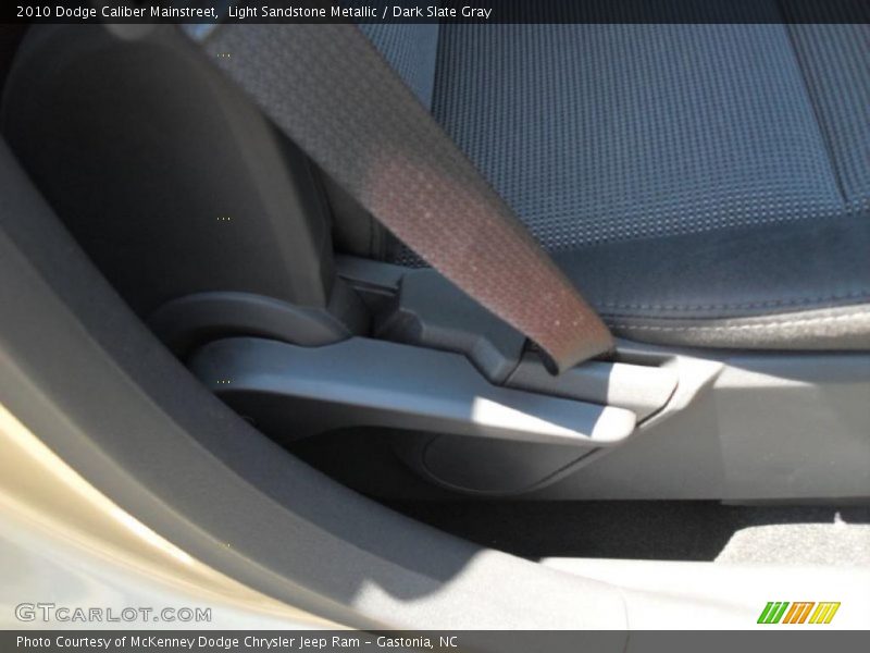 Light Sandstone Metallic / Dark Slate Gray 2010 Dodge Caliber Mainstreet