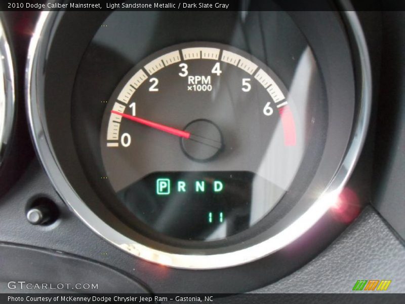 Light Sandstone Metallic / Dark Slate Gray 2010 Dodge Caliber Mainstreet