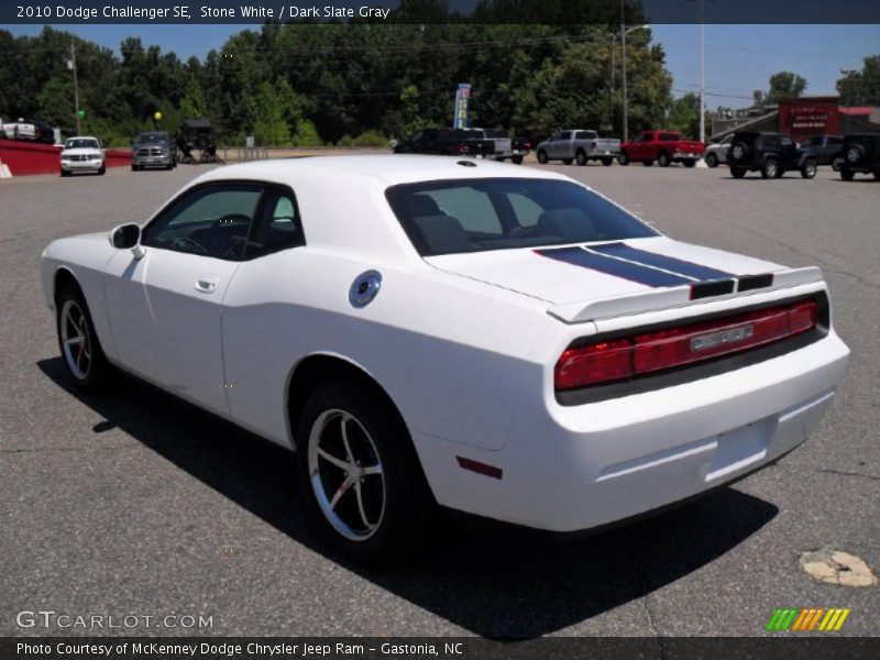 Stone White / Dark Slate Gray 2010 Dodge Challenger SE