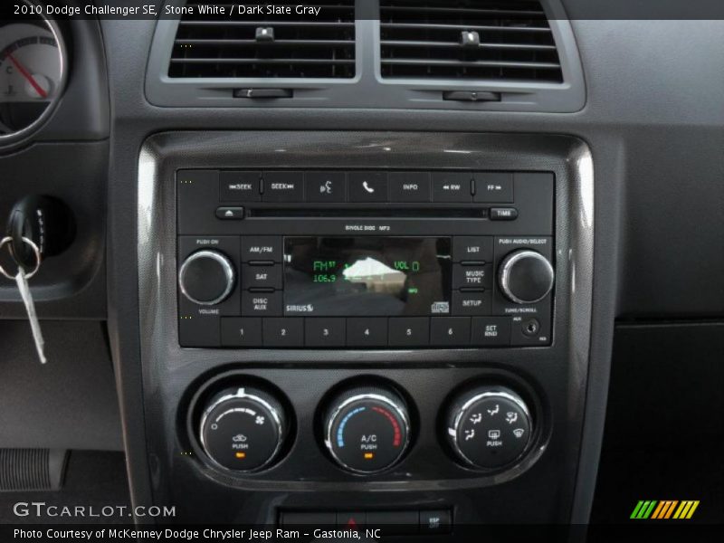 Stone White / Dark Slate Gray 2010 Dodge Challenger SE