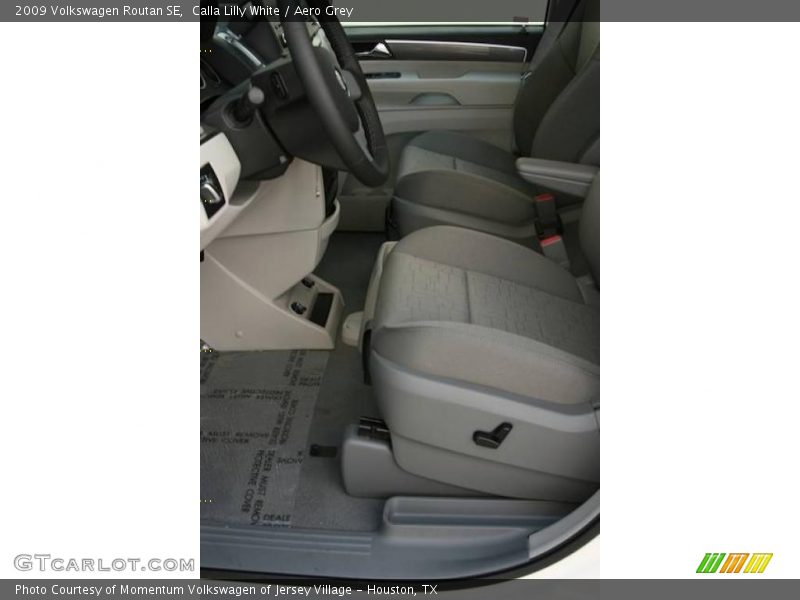 Calla Lilly White / Aero Grey 2009 Volkswagen Routan SE