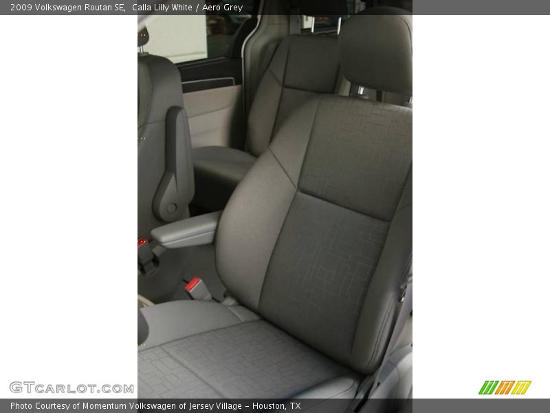 Calla Lilly White / Aero Grey 2009 Volkswagen Routan SE