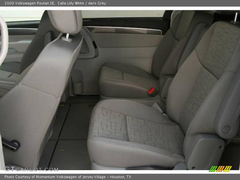 Calla Lilly White / Aero Grey 2009 Volkswagen Routan SE