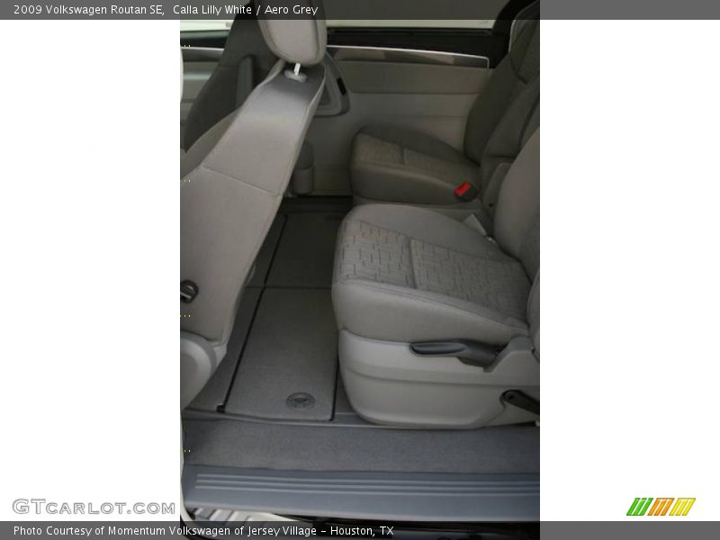 Calla Lilly White / Aero Grey 2009 Volkswagen Routan SE