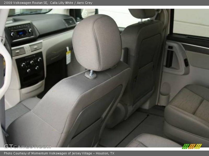 Calla Lilly White / Aero Grey 2009 Volkswagen Routan SE