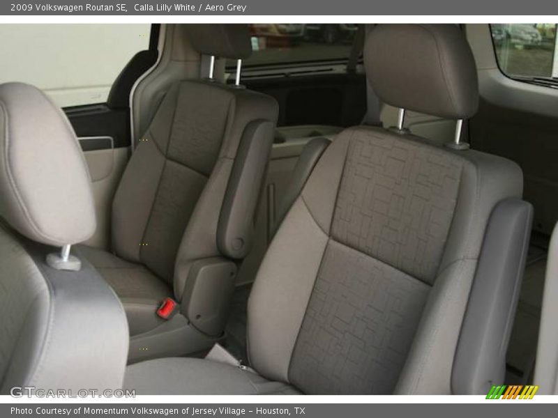 Calla Lilly White / Aero Grey 2009 Volkswagen Routan SE