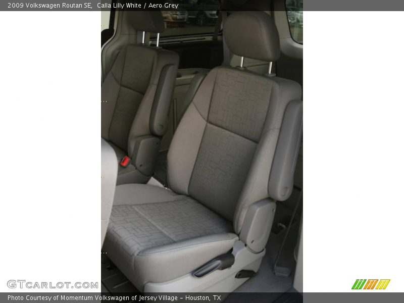 Calla Lilly White / Aero Grey 2009 Volkswagen Routan SE