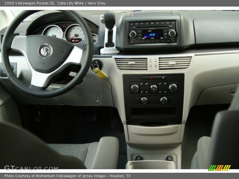 Calla Lilly White / Aero Grey 2009 Volkswagen Routan SE